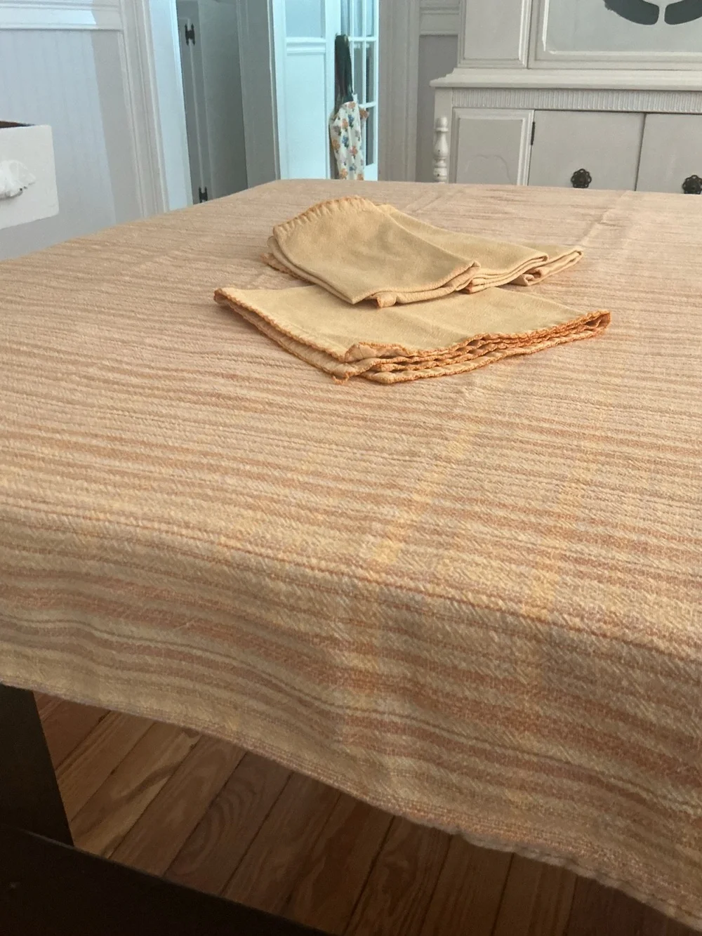 Vintage Tablecloth/Dinner Napkin Set